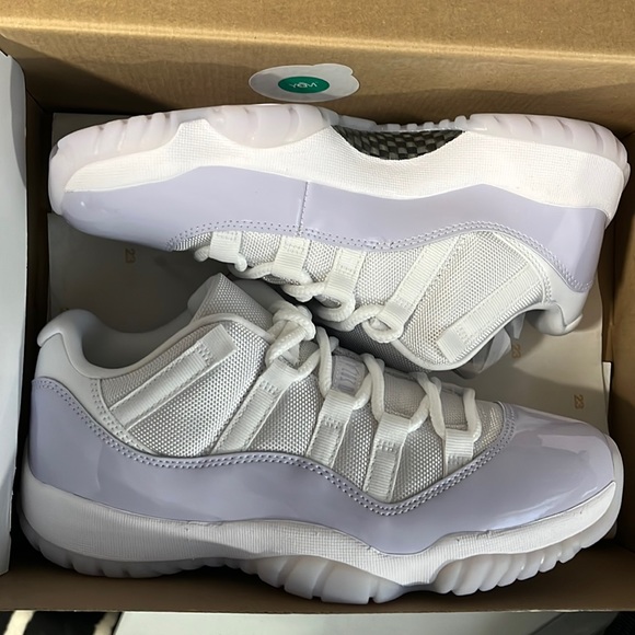 Air Jordan 11 Retro LOW Pure Violet - Picture 1 of 3